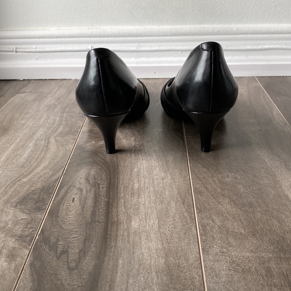 Women’s BCBGirls knotted black heels - Picture 2 of 10